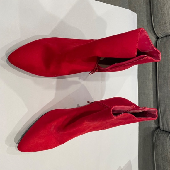 Bright red ankle boots - Picture 3 of 7